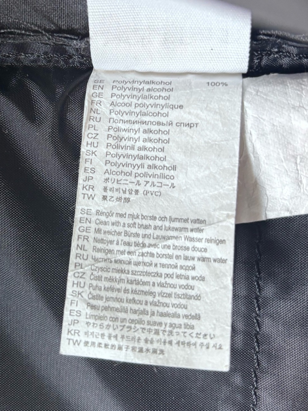 Kånken Black Backpack - Classic Daypack - Picture 7 of 10